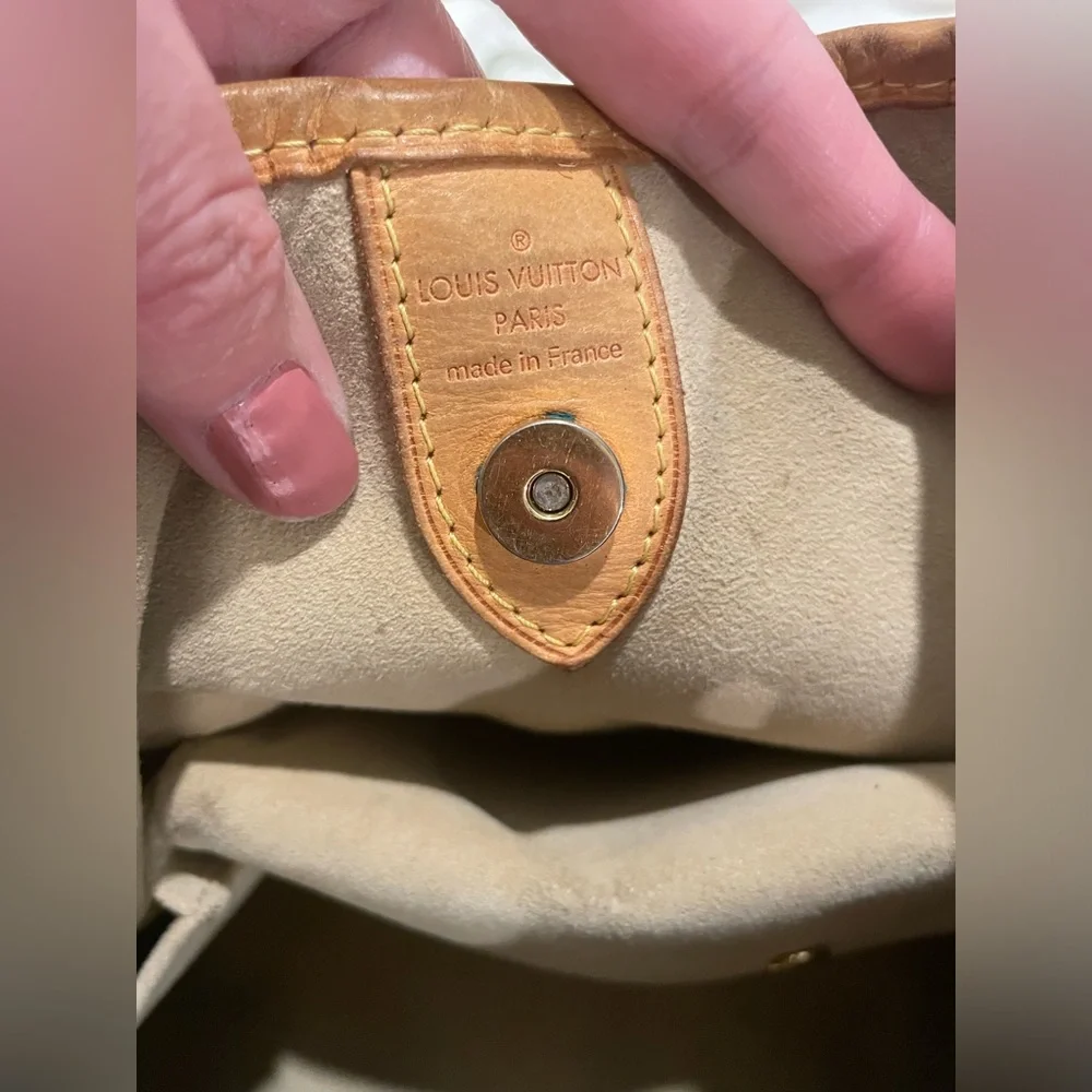 Authentic Louis Vuitton Monogram Galleria Pm - Picture 10 of 15